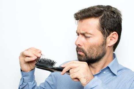 Hình ảnh mô tả sự tự tin của phụ nữ với mái tóc ngắn