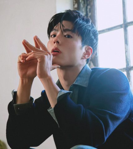 Mô tả kiểu tóc Side Part 7/3 lịch lãm của Park Bo Gum